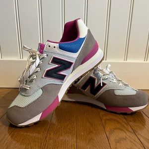 Woman’s New Balance 574 Sneakers size 11 (runs small)